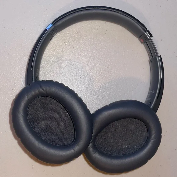 Like New Sony black WHCH700N Noise Cancelling Headphones